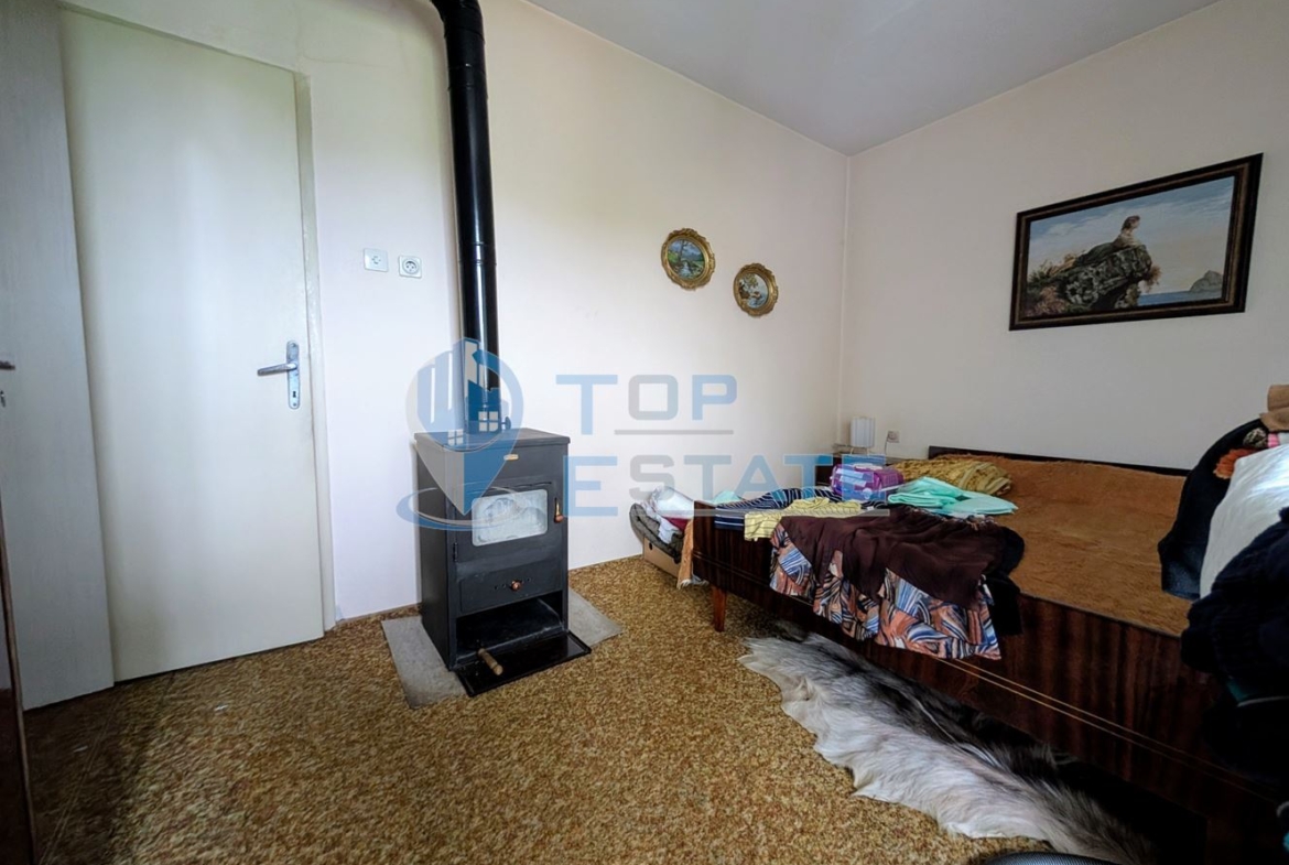 Двуетажна тухлена къща с панорамна гледка в град Плачковци - 0