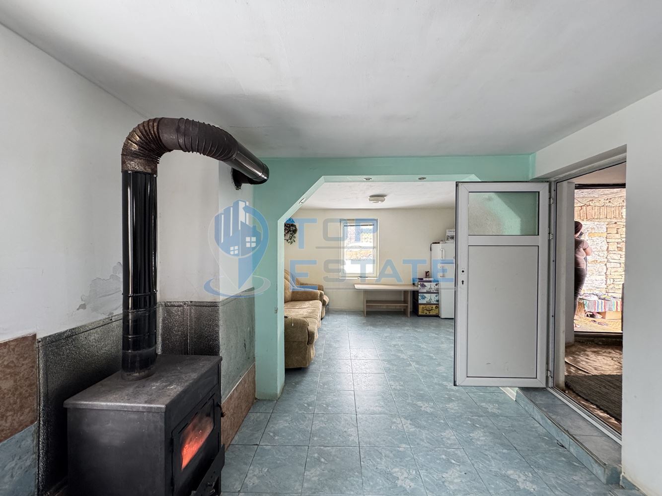 Двуетажна къща с голям двор в с. Скалско, област Габрово. - 0