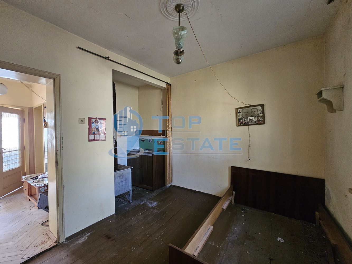 Тухлена къща с вътрешна тоалетна, гараж и голям двор в село Българско сливово, област В. Търново - 0