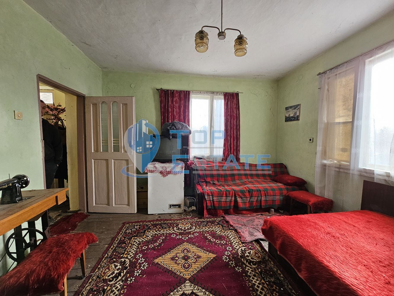 Тухлена къща с вътрешна тоалетна и голям двор в село Драгомирово, община Свищов - 0