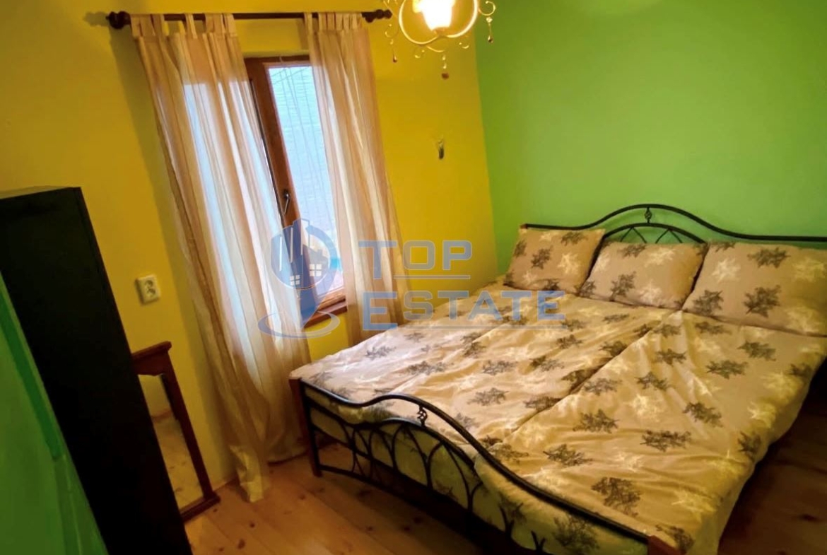 Функционираща къща за гости с басейн и панорамна гледка в село Кисьовци, област Велико Търново - 0