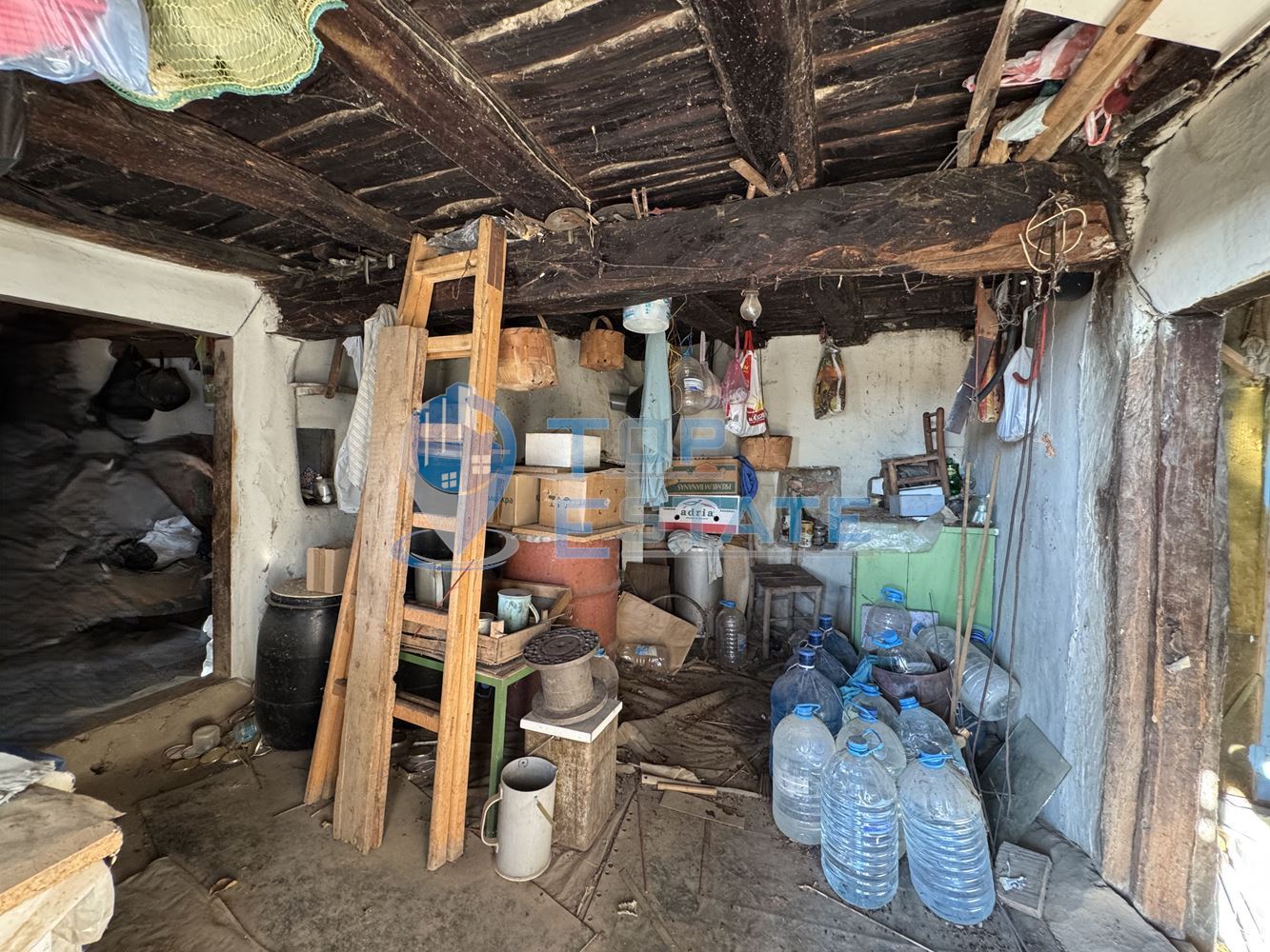 Тухлена къща с голям двор в с. Масларево, област Велико Търново - 0