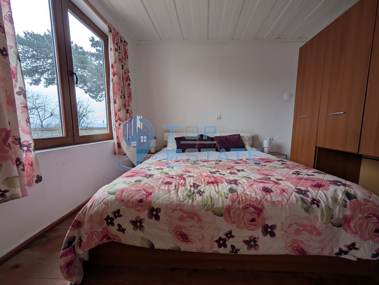 Двуетажна къща с голям двор и кладенец в село Ресен - 0