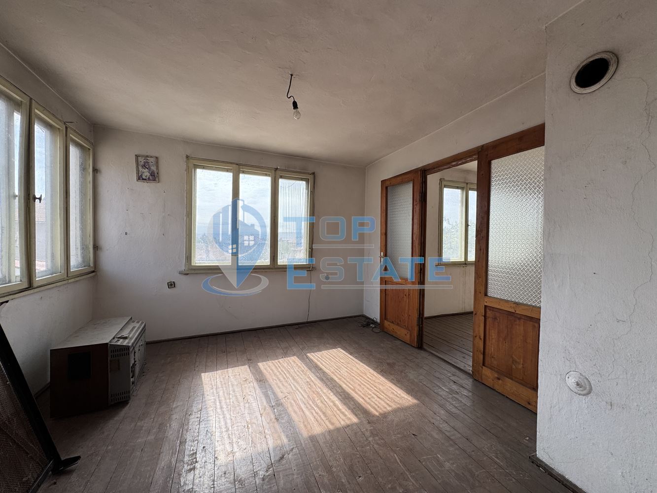 Етаж от къща със сутеренен етаж в град Павликени, област Велико Търново - 0