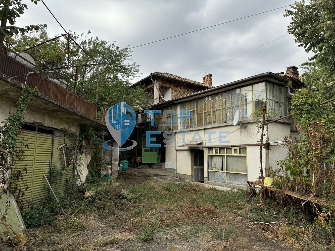 Двуетажна тухлена къща с гараж в гр. Златарица, област Велико Търново-0 Двуетажна тухлена къща с гараж в гр. Златарица, област Велико Търново - 0