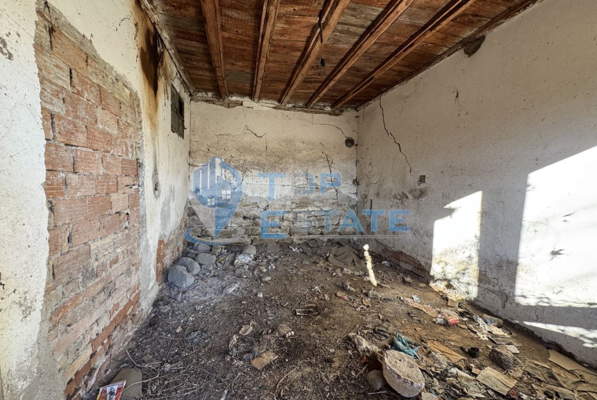 Здрава тухлена къща с голям двор в с. Масларево, област Велико Търново. - 0