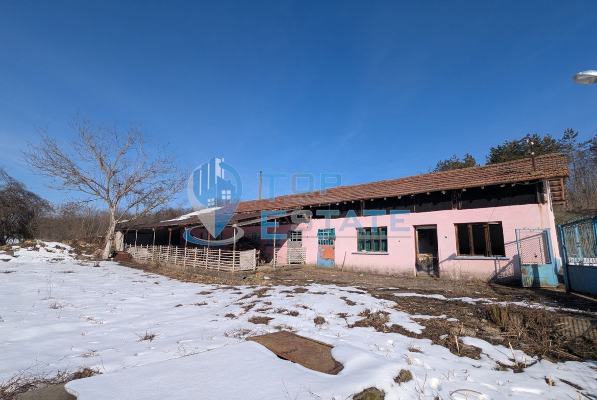 Промишлено помещение в покрайнините на град Борово, област Русе - 0