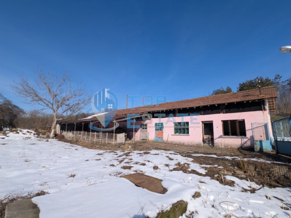 Промишлено помещение в покрайнините на град Борово, област Русе - 0