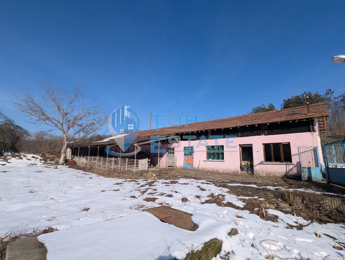 Промишлено помещение в покрайнините на град Борово, област Русе - 0