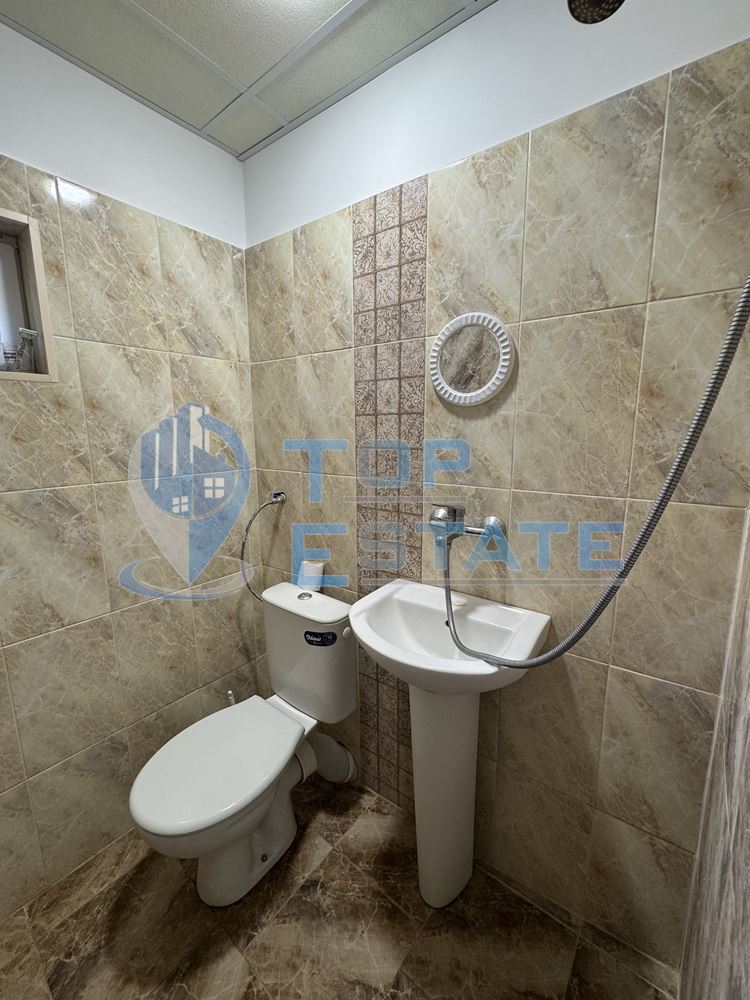 Къща с кладенец и допълнителна постройка в село Пчелище, област Велико Търново - 0