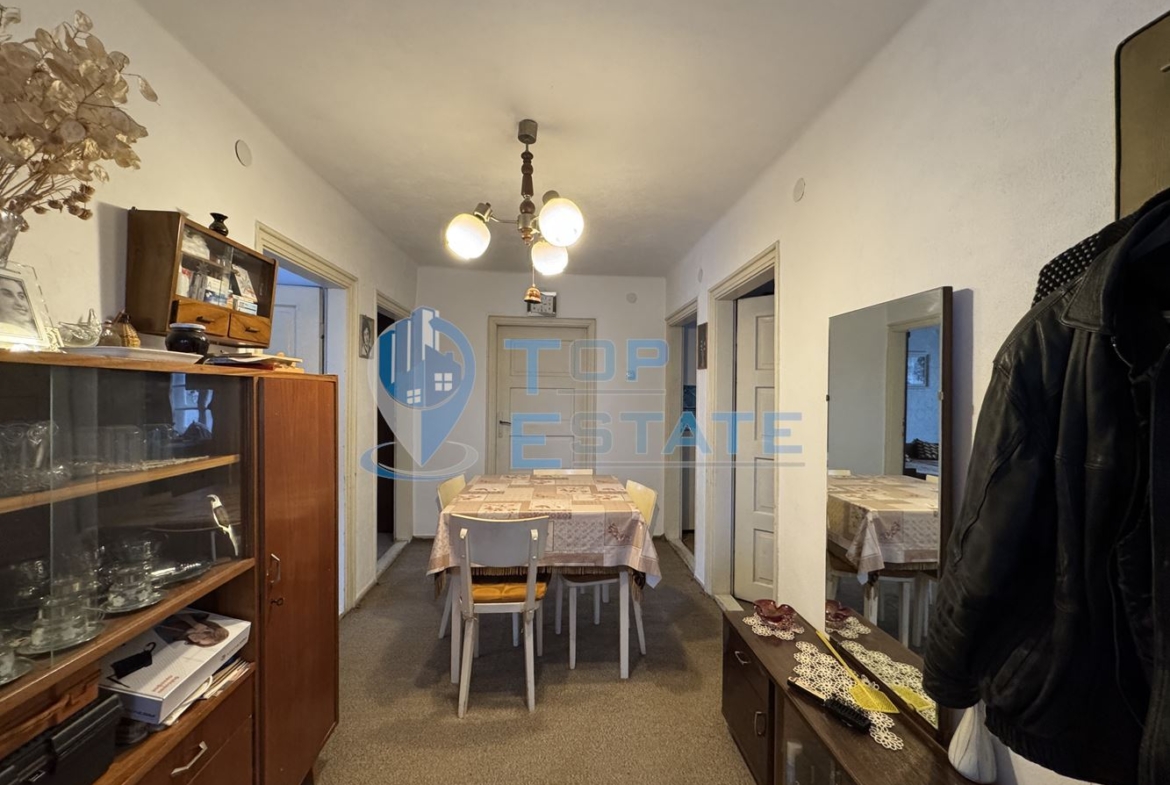 Двуетажна тухлена къща с гараж в с. Константин, област Велико Търново - 0