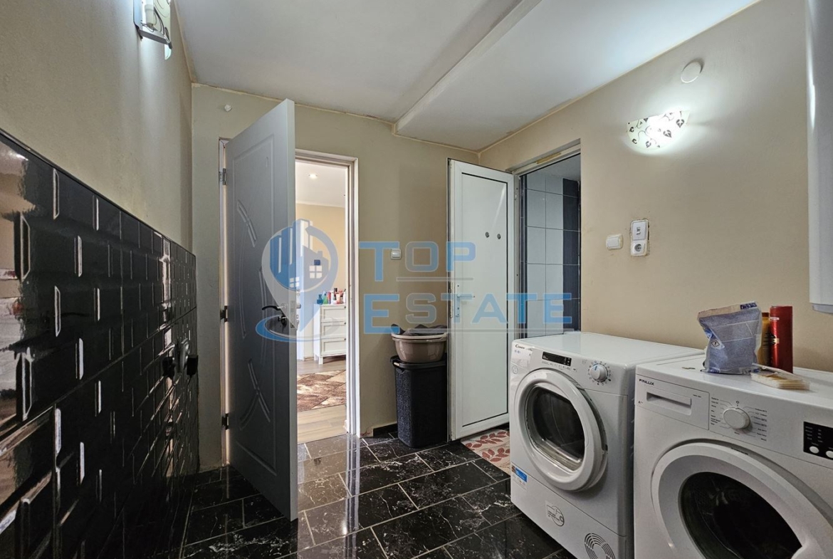 Двуетажна обзаведена и ремонтирана къща с три спални в село Страхилово, област Велико Търново - 0