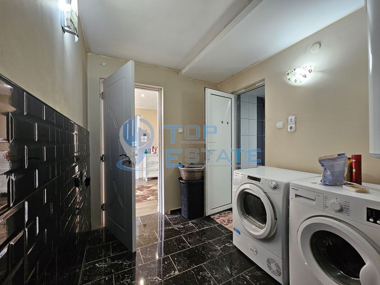 Двуетажна обзаведена и ремонтирана къща с три спални в село Страхилово, област Велико Търново - 0