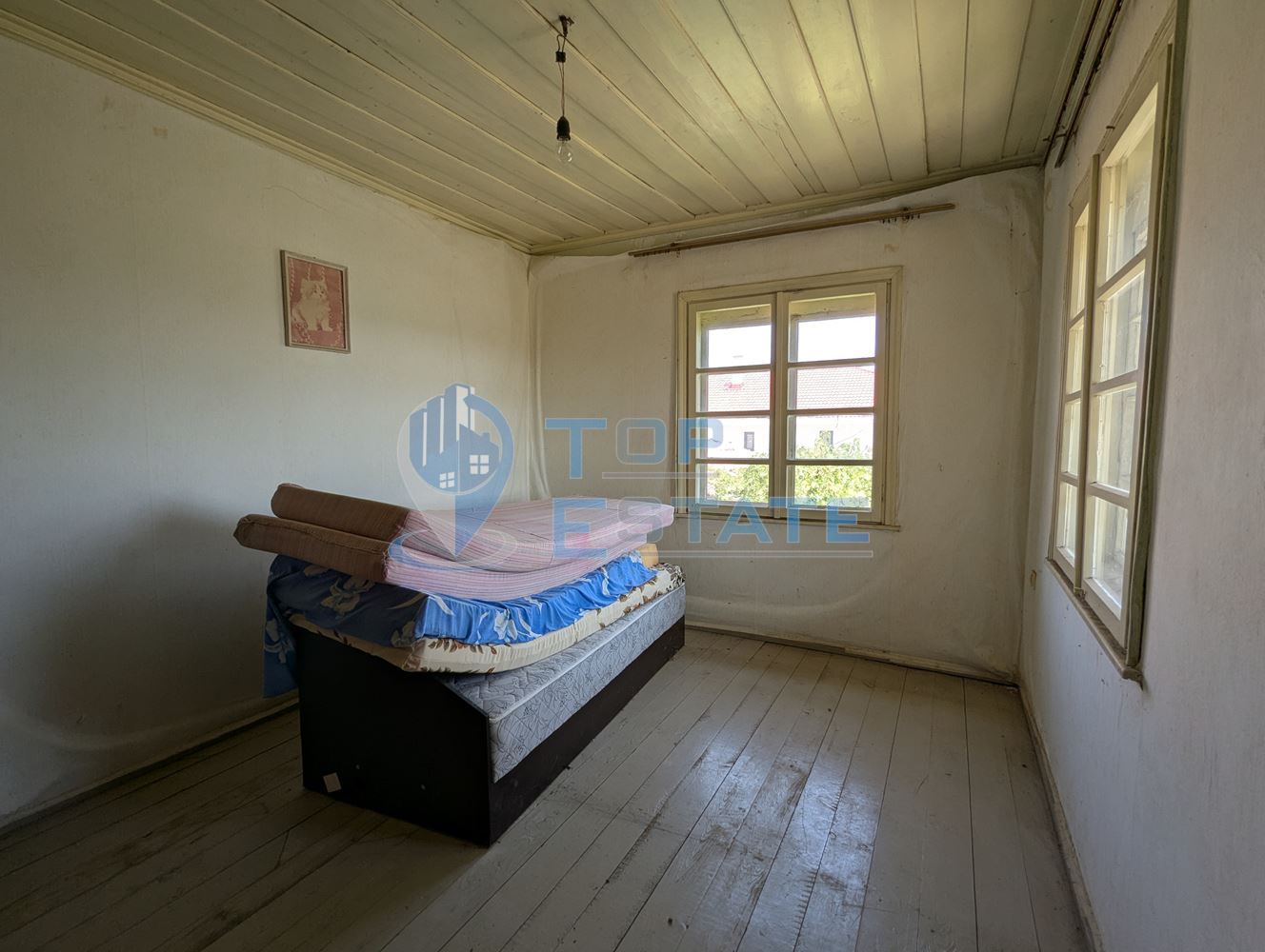 Двуетажна тухлена къща в село Драгижево, област Велико Търново - 0