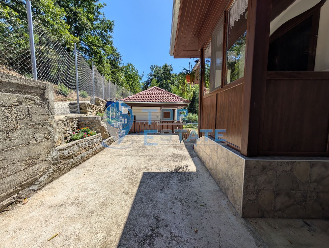 Реновирана двуетажна къща в Тревненския балкан - 0