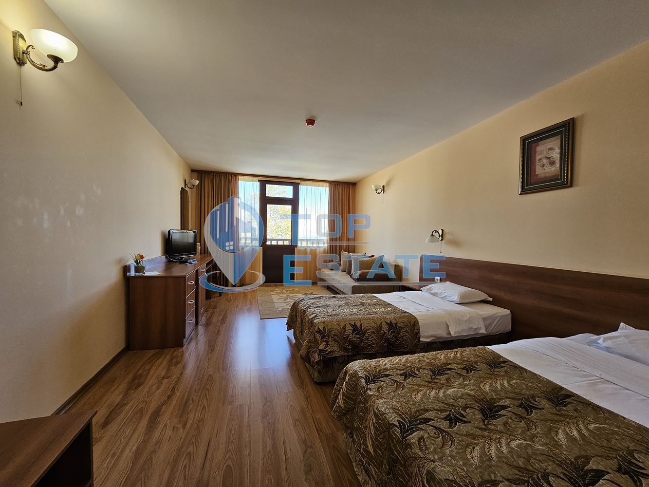 Хотел с три басейна и прекрасна панорама над гр. Лясковец-0 Хотел с три басейна и прекрасна панорама над гр. Лясковец - 0