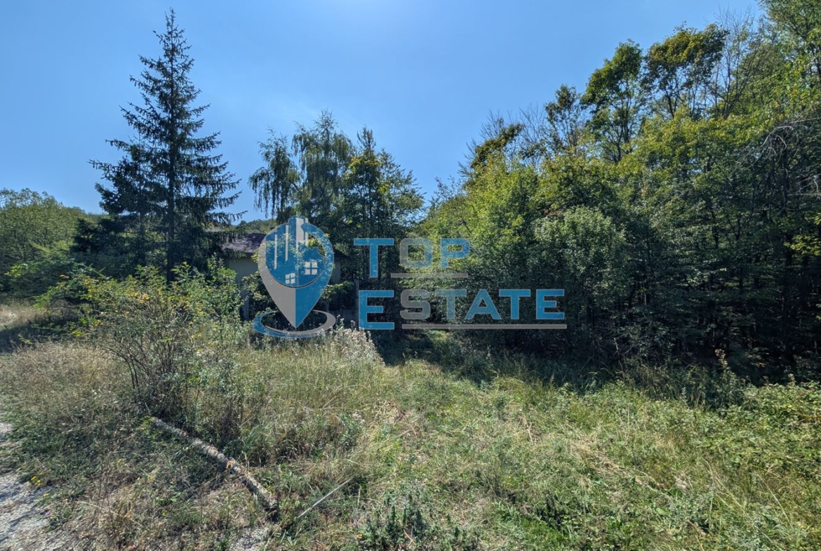 Едноетажна къща в централната част на Стара планина, в землището на село Станчов хан - 0