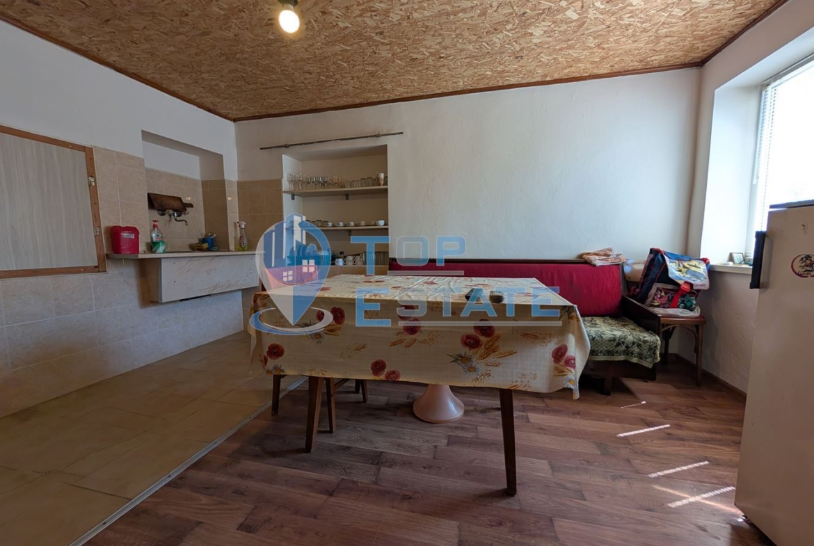 Двуетажна къща след ремонт в село Караисен - 0