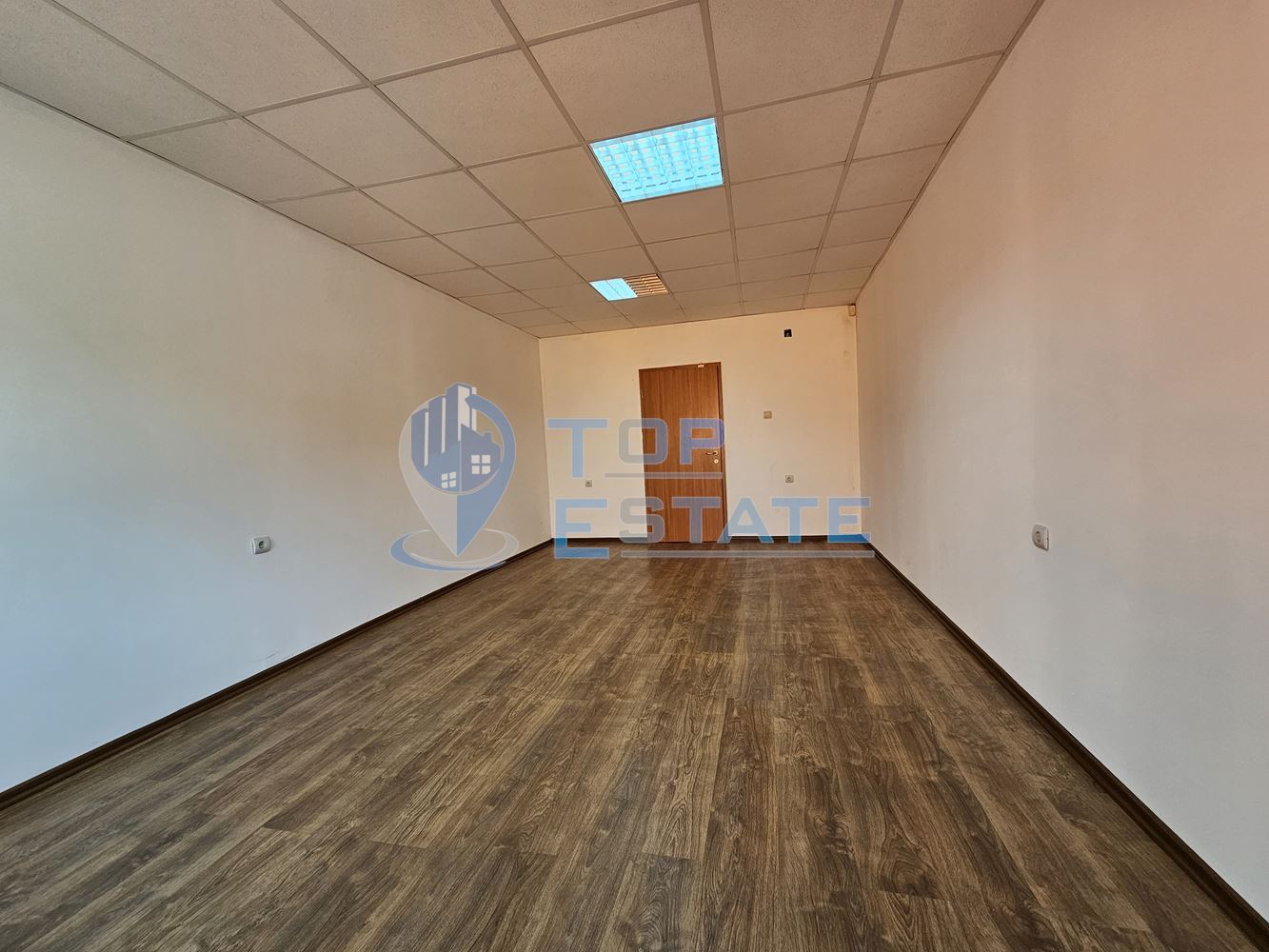 Просторен офис със самостоятелен достъп под наем в град Горна Оряховица-0 Просторен офис със самостоятелен достъп под наем в град Горна Оряховица - 0