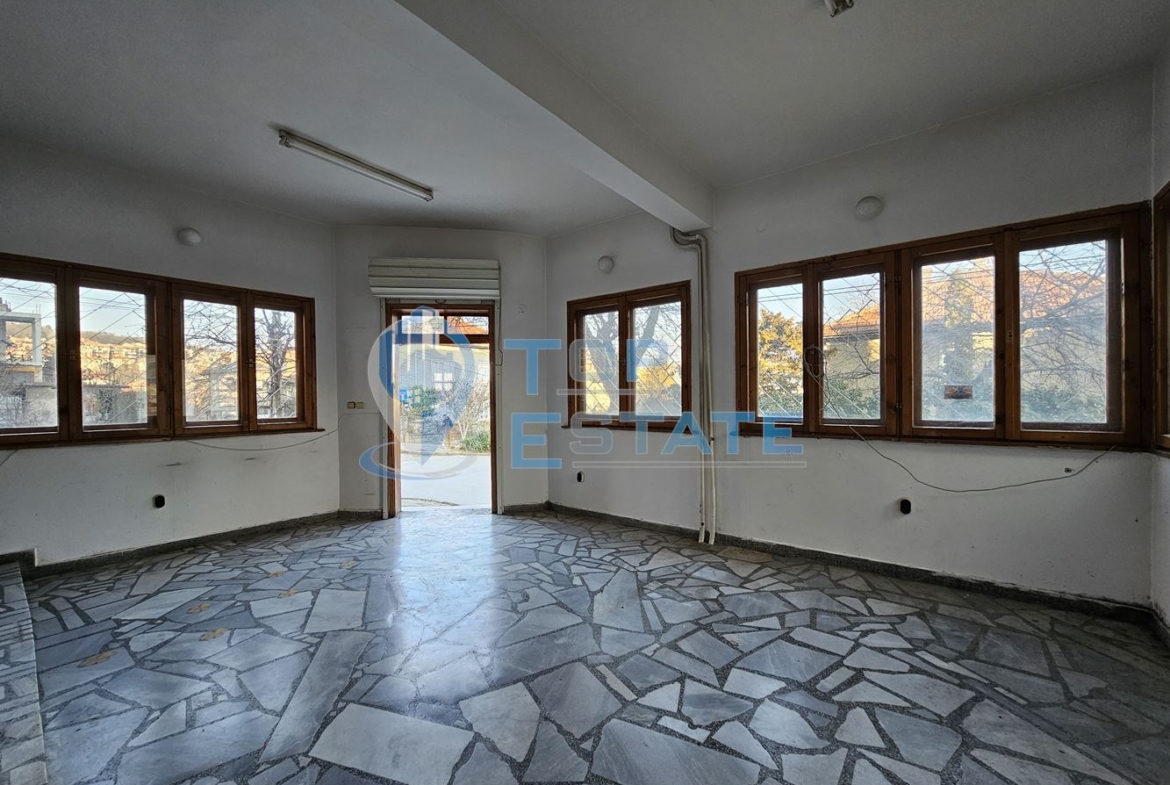 Магазин в центъра на град Велико Търново - 0