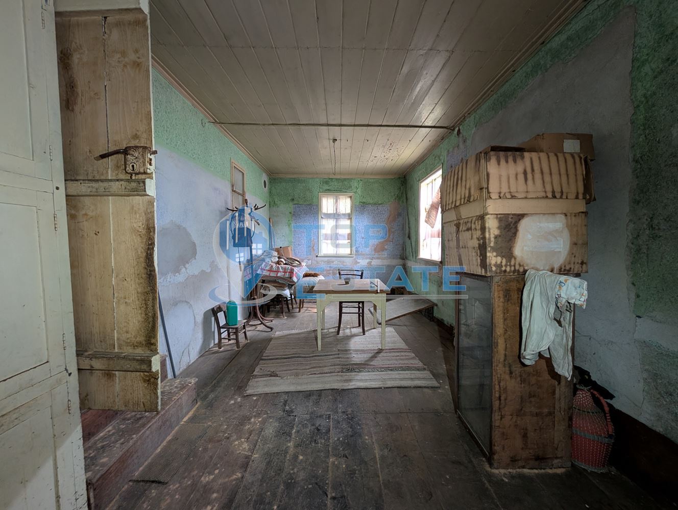 Двуетажна тухлена къща в близост до град Плачковци - 0