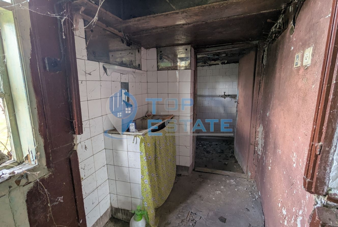 Къща с голям двор и кладенец в село Благоево, област Велико Търново - 0