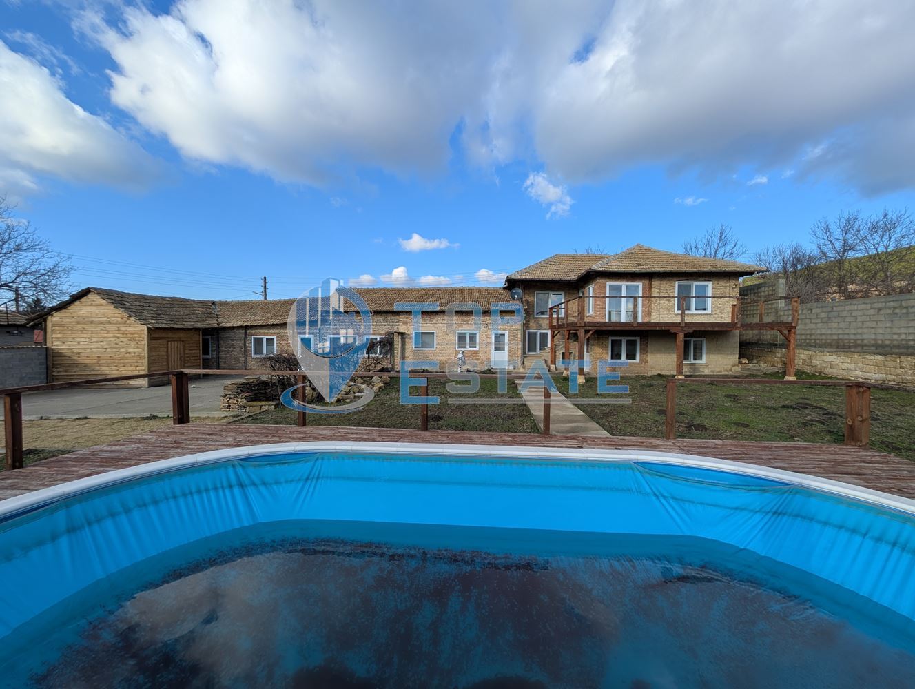 Реновирана тухлена къща с красива панорама и басейн в село Садина-0 Реновирана тухлена къща с красива панорама и басейн в село Садина - 0