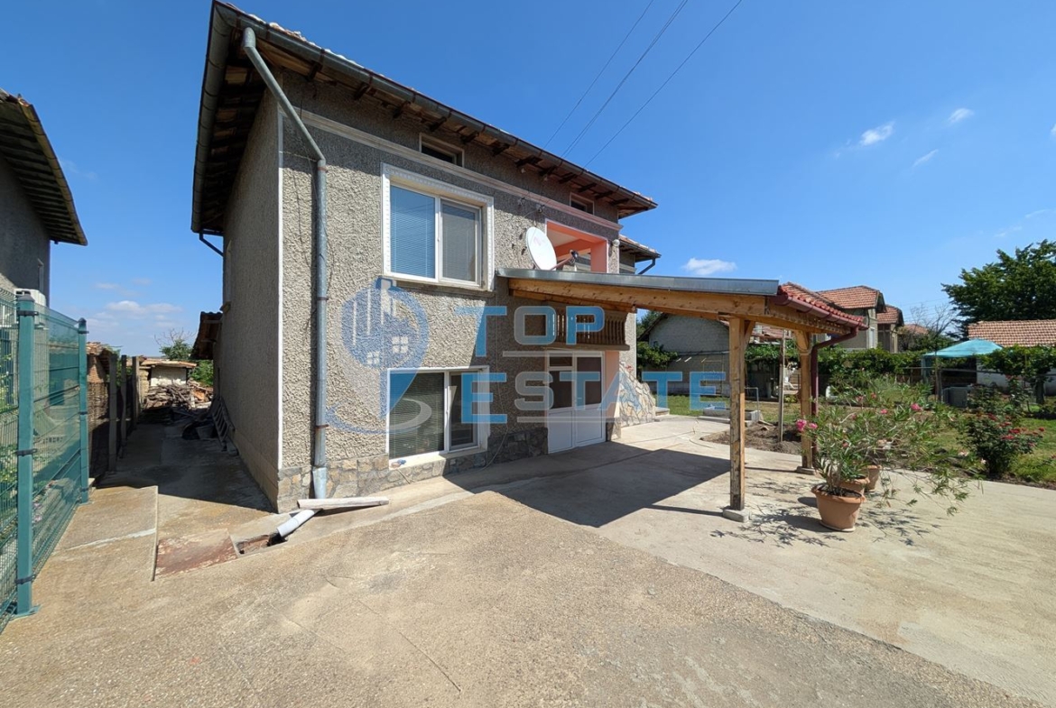 Двуетажна къща след ремонт в село Караисен - 0