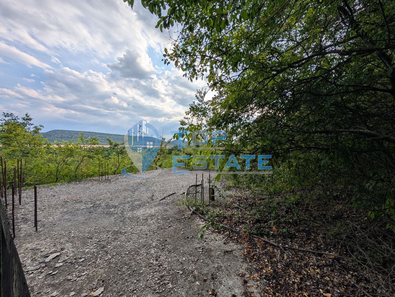 Вила във вилната зона на село Леденик - 0