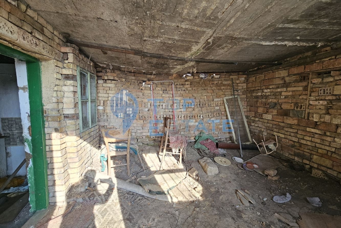 Голяма едноетажна тухлена къща с гараж в село Страхилово - 0