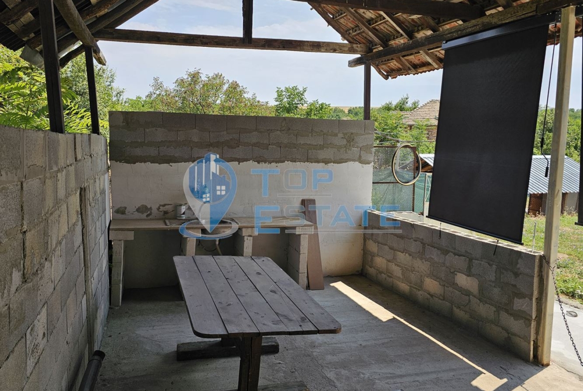 Двуетажна обзаведена и ремонтирана къща с три спални в село Страхилово, област Велико Търново - 0