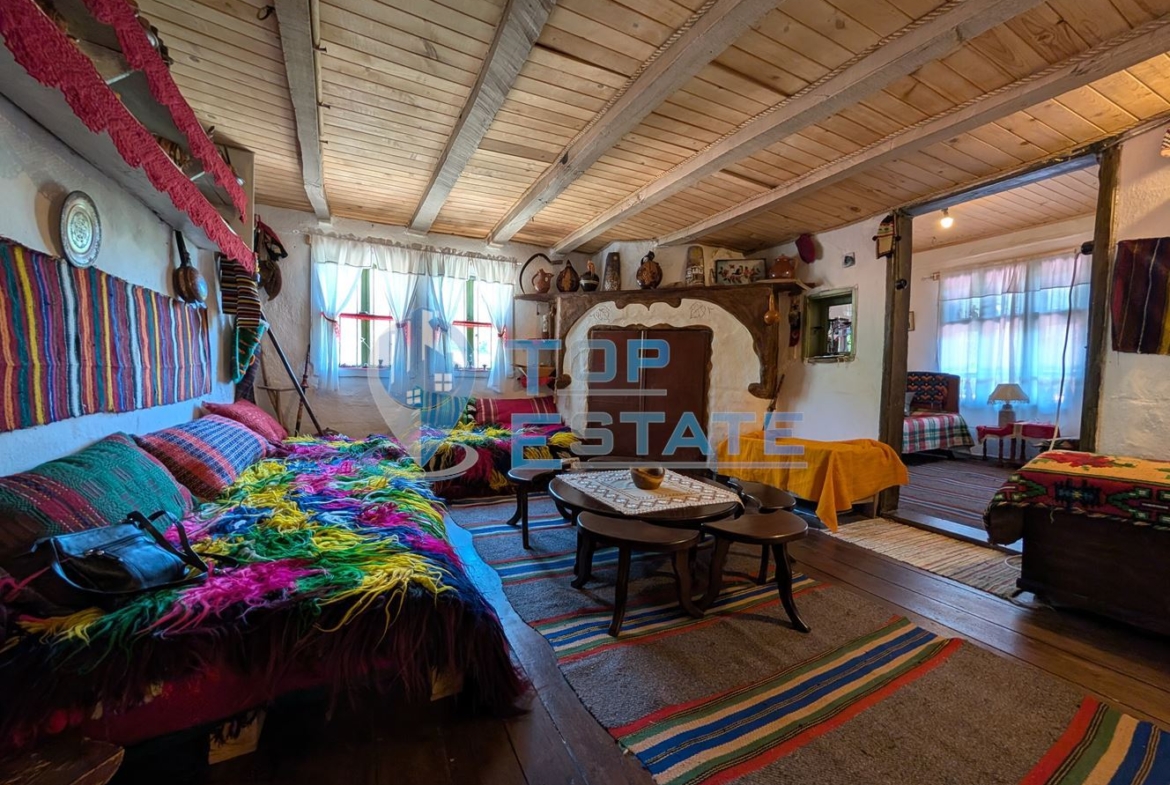 Автентична реновирана къща в град Елена - 0