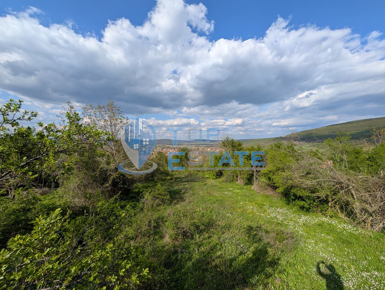 Парцел в регулация с красива панорама в село Джулюница - 0