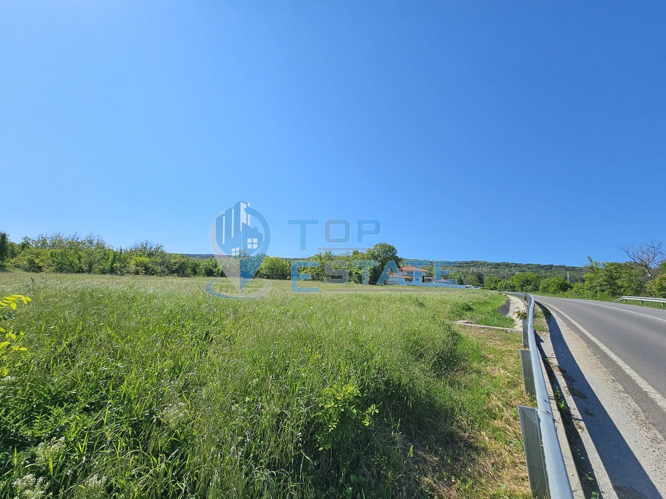 Панорамен парцел с одобрен ПУП за хотелски комплекс над град Горна Оряховица - 0