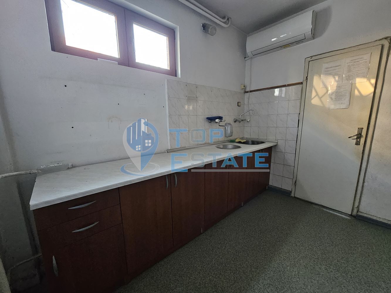 Магазин в центъра на град Велико Търново - 0