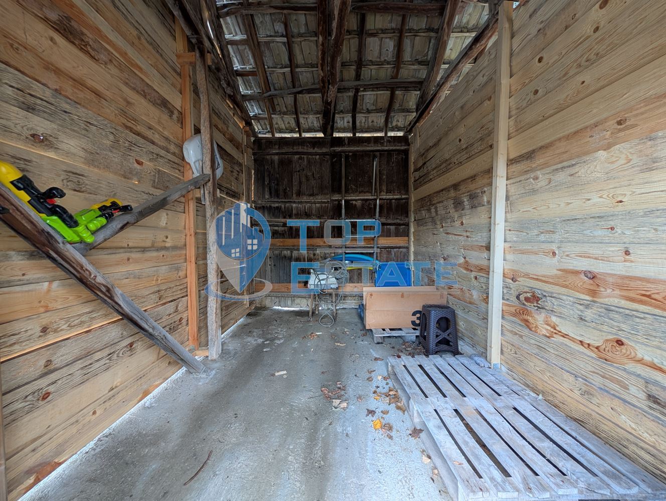 Реновирана тухлена къща с красива панорама и басейн в село Садина-0 Реновирана тухлена къща с красива панорама и басейн в село Садина - 0