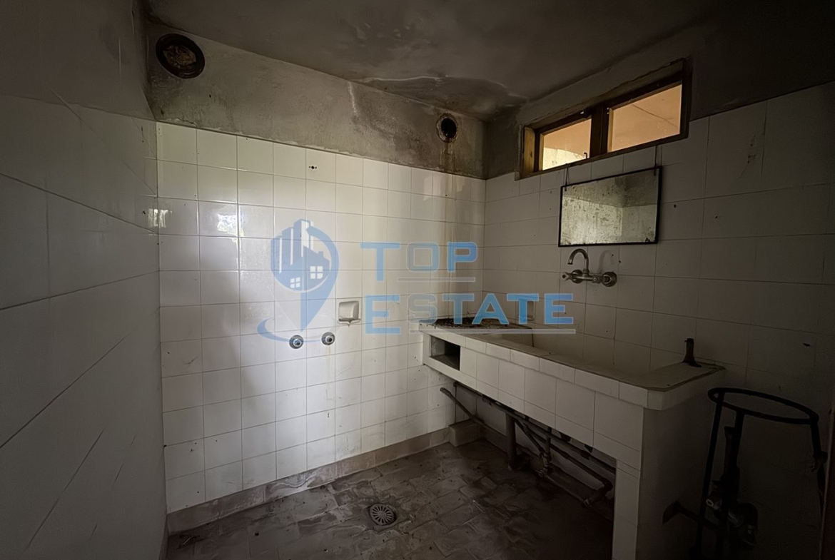 Тухлена къща с кладенец и голям двор в село Павел, област Велико Търново - 0