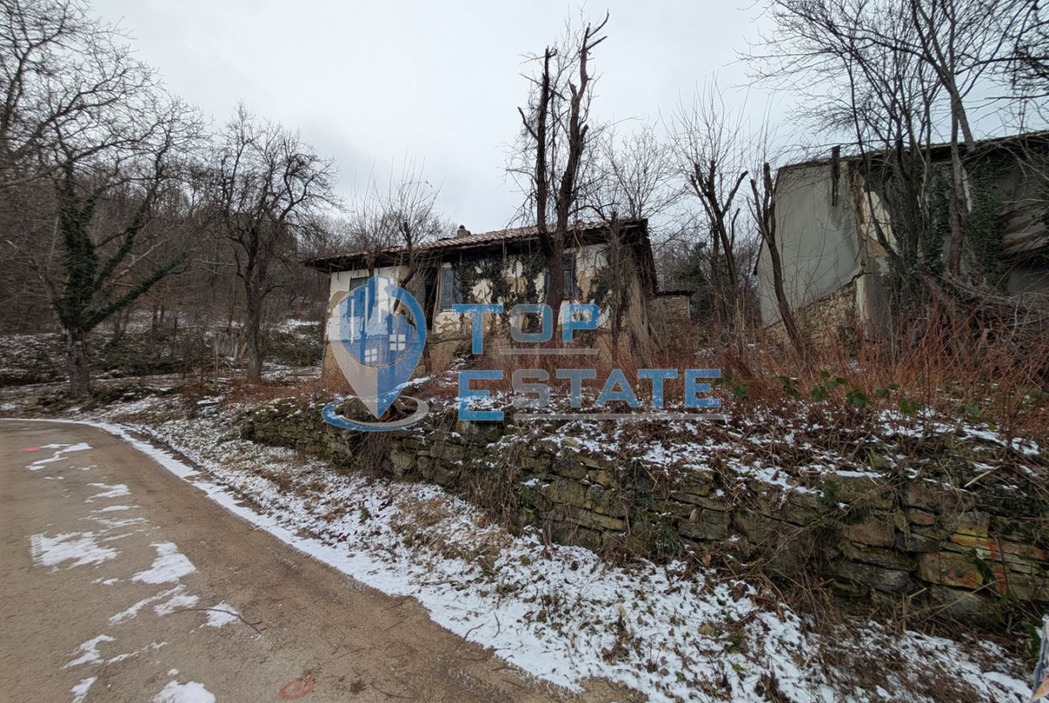 Парцел със стара къща в близост до град Трявна - 0