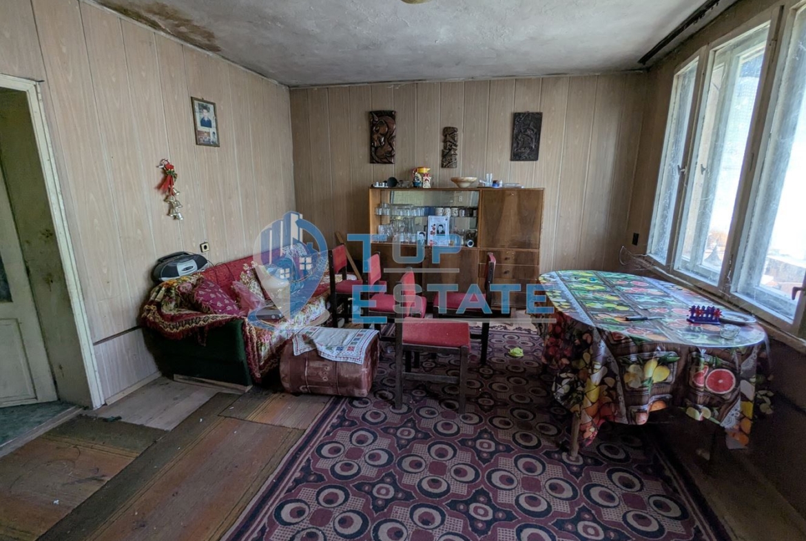 Тухлена къща на тиха и спокойна улица в село Поликраище, област Велико Търново - 0