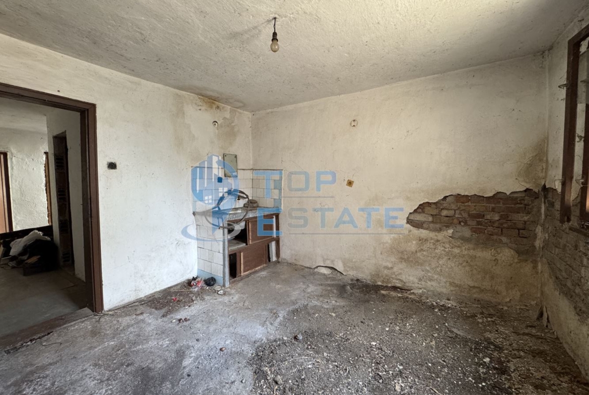 Етаж от къща със сутеренен етаж в град Павликени, област Велико Търново - 0