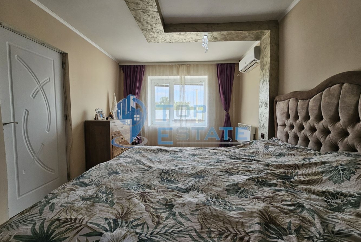 Двуетажна обзаведена и ремонтирана къща с три спални в село Страхилово, област Велико Търново - 0