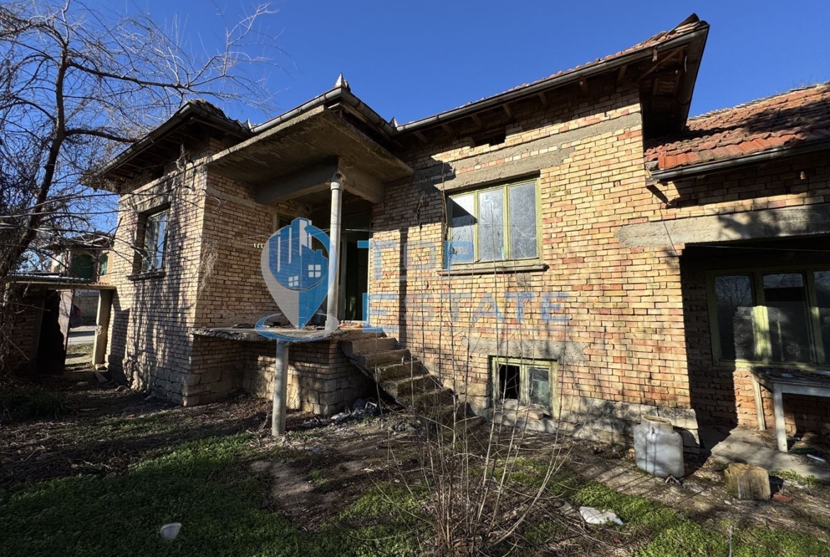 Здрава тухлена къща с голям двор в с. Масларево, област Велико Търново. - 0