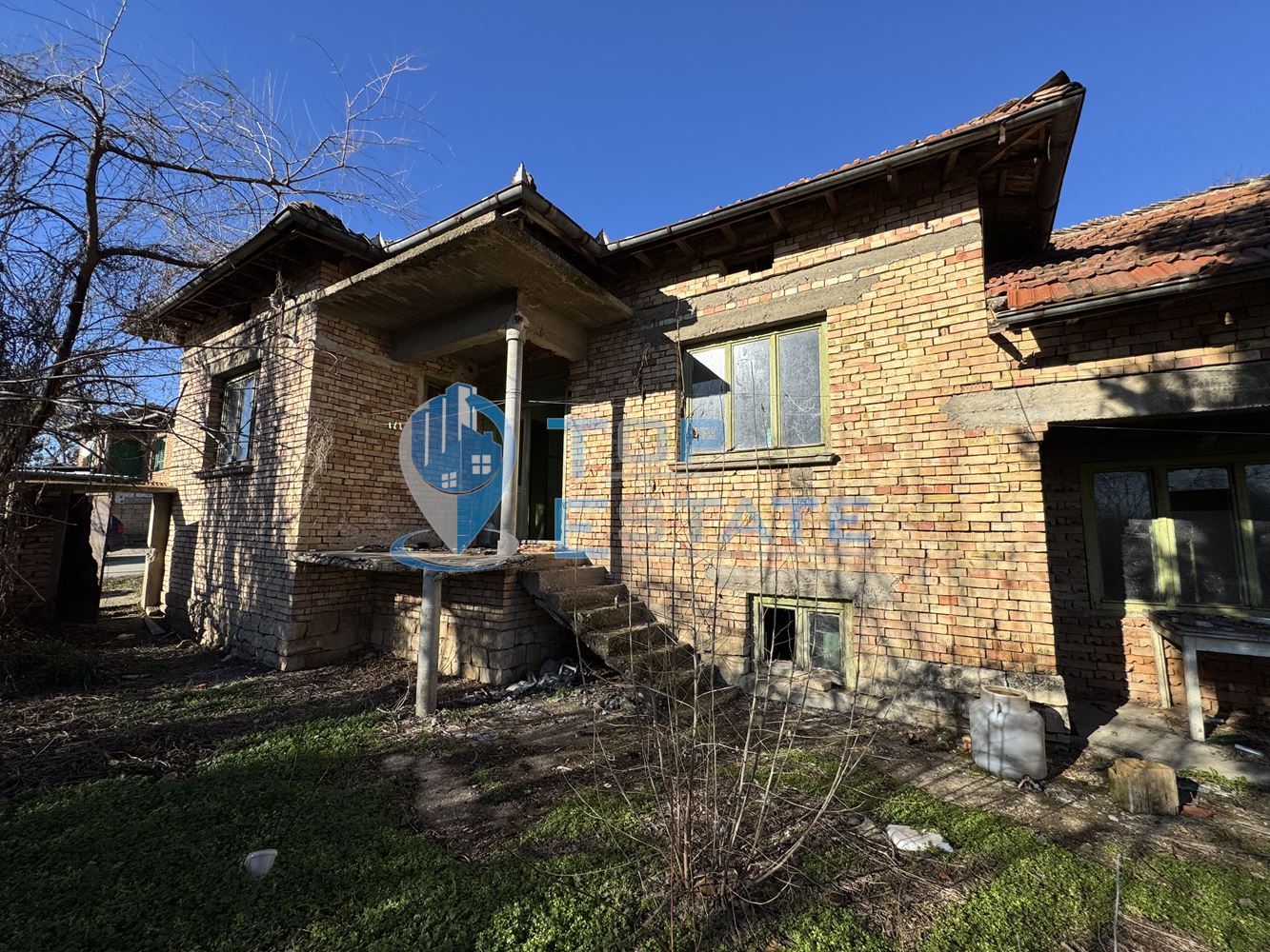 Здрава тухлена къща с голям двор в с. Масларево, област Велико Търново. - 0