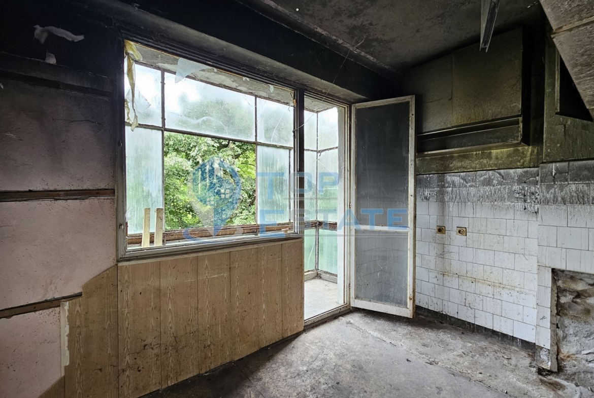 Двустаен панелен апартамент на междинен етаж в квартал Чолаковци, град Велико Търново - 0