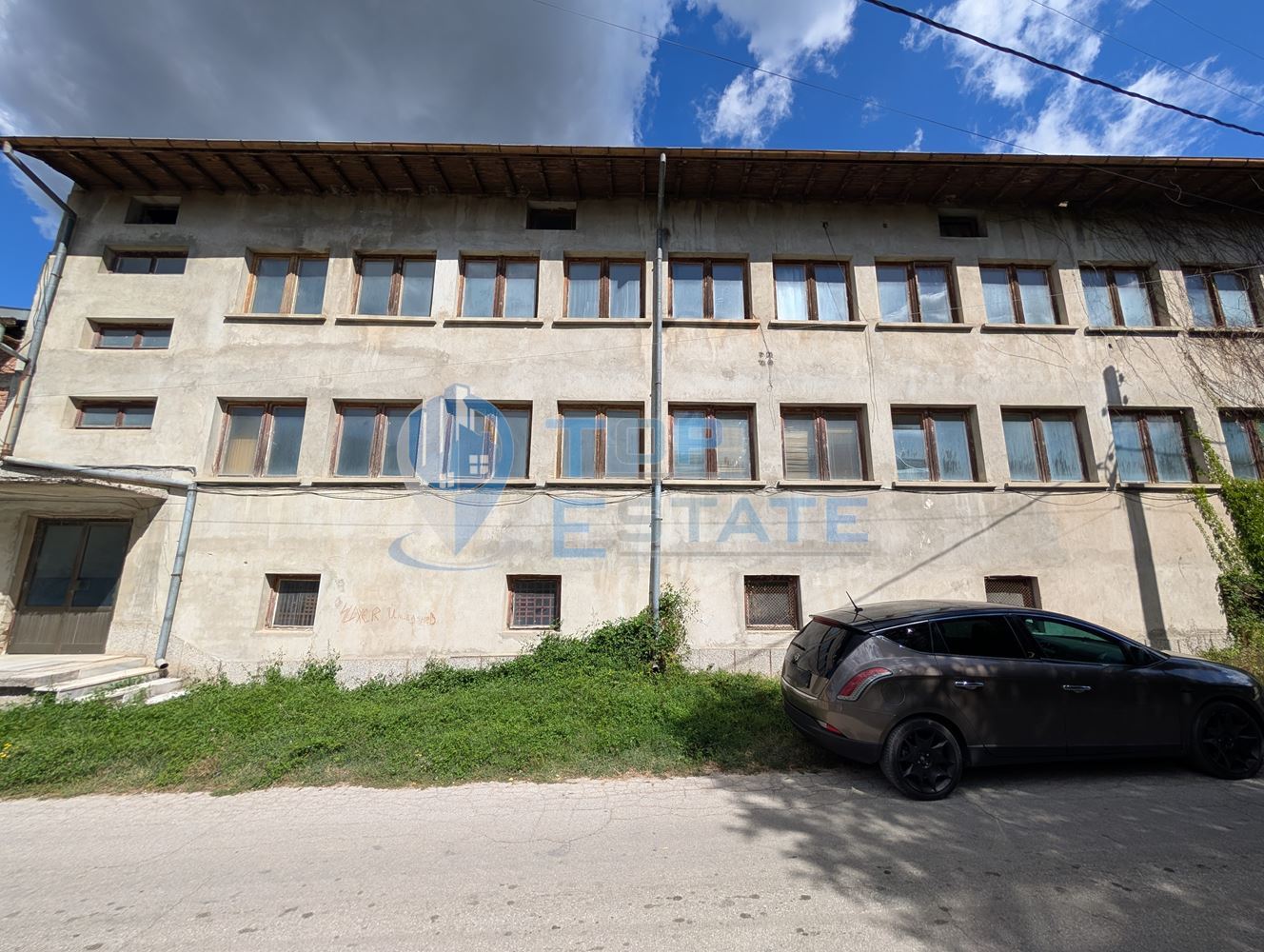 Масивна сграда за обществено обслужване в град Плачковци - 0