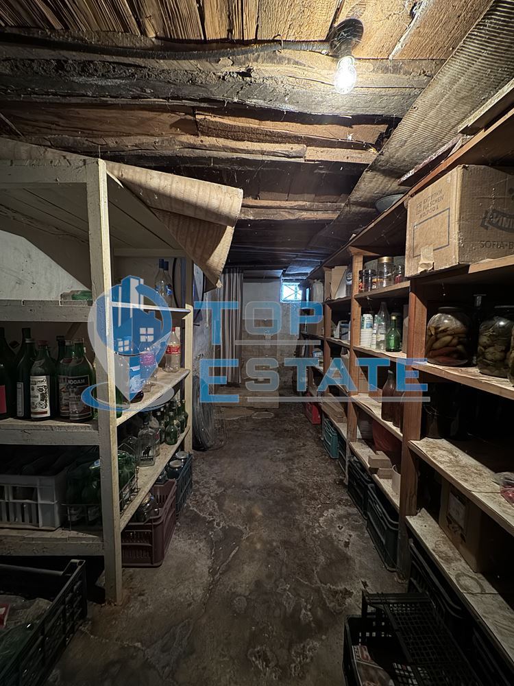 Двуетажна тухлена къща с гараж в с. Константин, област Велико Търново-0 Двуетажна тухлена къща с гараж в с. Константин, област Велико Търново - 0