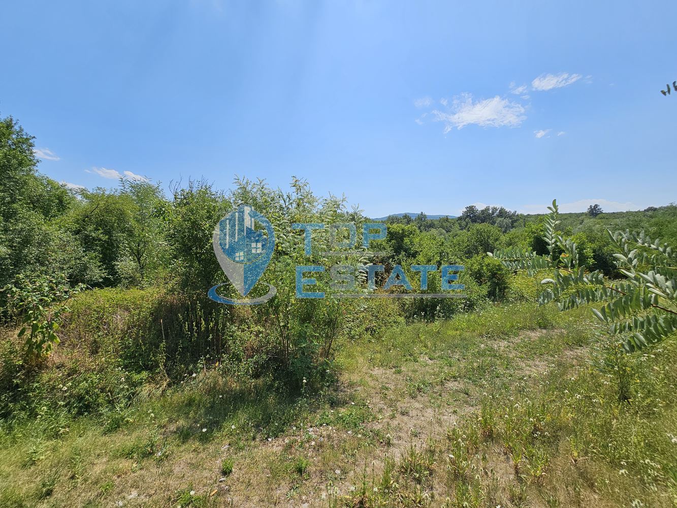 Голям панорамен парцел с къща на груб строеж със завършен покрив в село Славейково, област Габрово-0 Голям панорамен парцел с къща на груб строеж със завършен покрив в село Славейково, област Габрово - 0