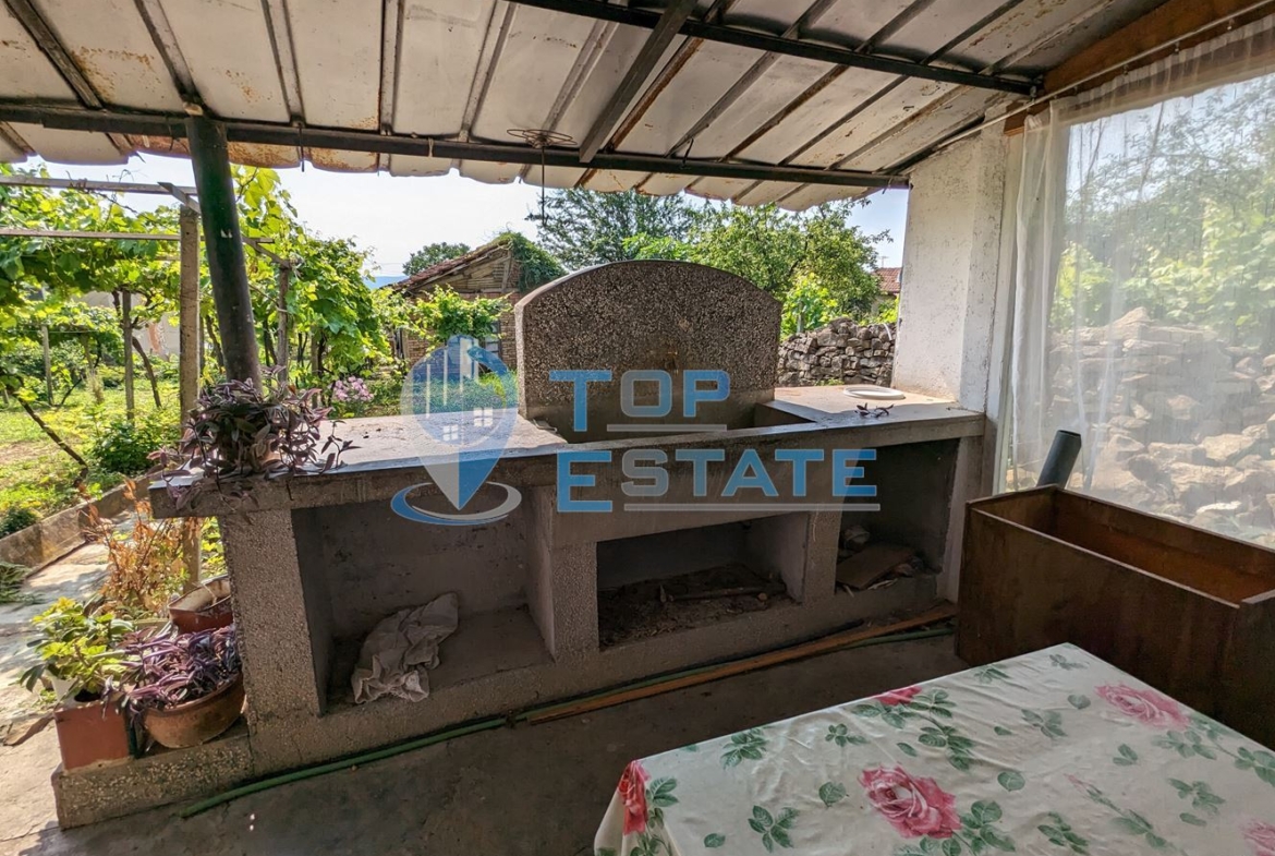 Двуетажна къща с кладенец и гараж в град Сухиндол - 0