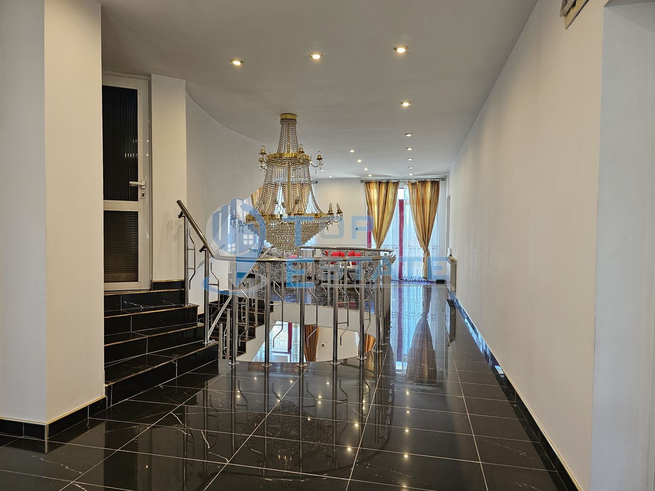 Новопостроена обзаведена къща с втора къща, голям двор и гаражи гр. Лясковец-0 Новопостроена обзаведена къща с втора къща, голям двор и гаражи гр. Лясковец - 0