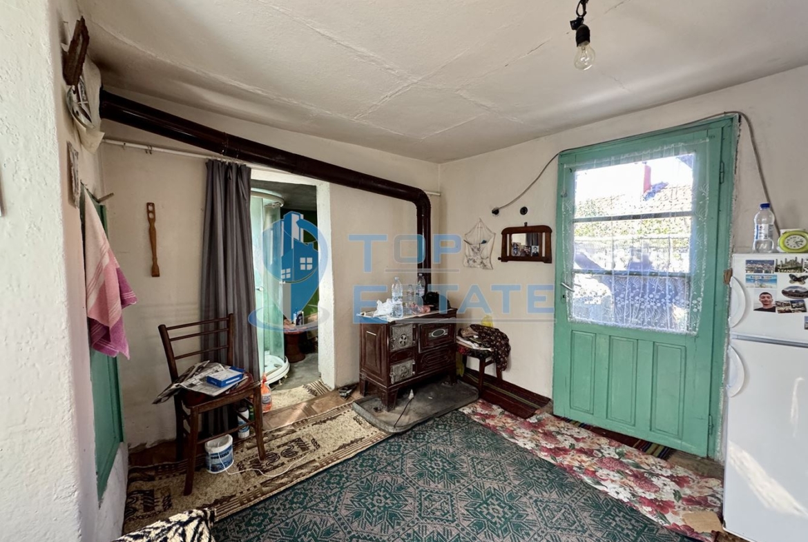 Здрава къща във високата част на село Джулюница, област Велико Търново - 0